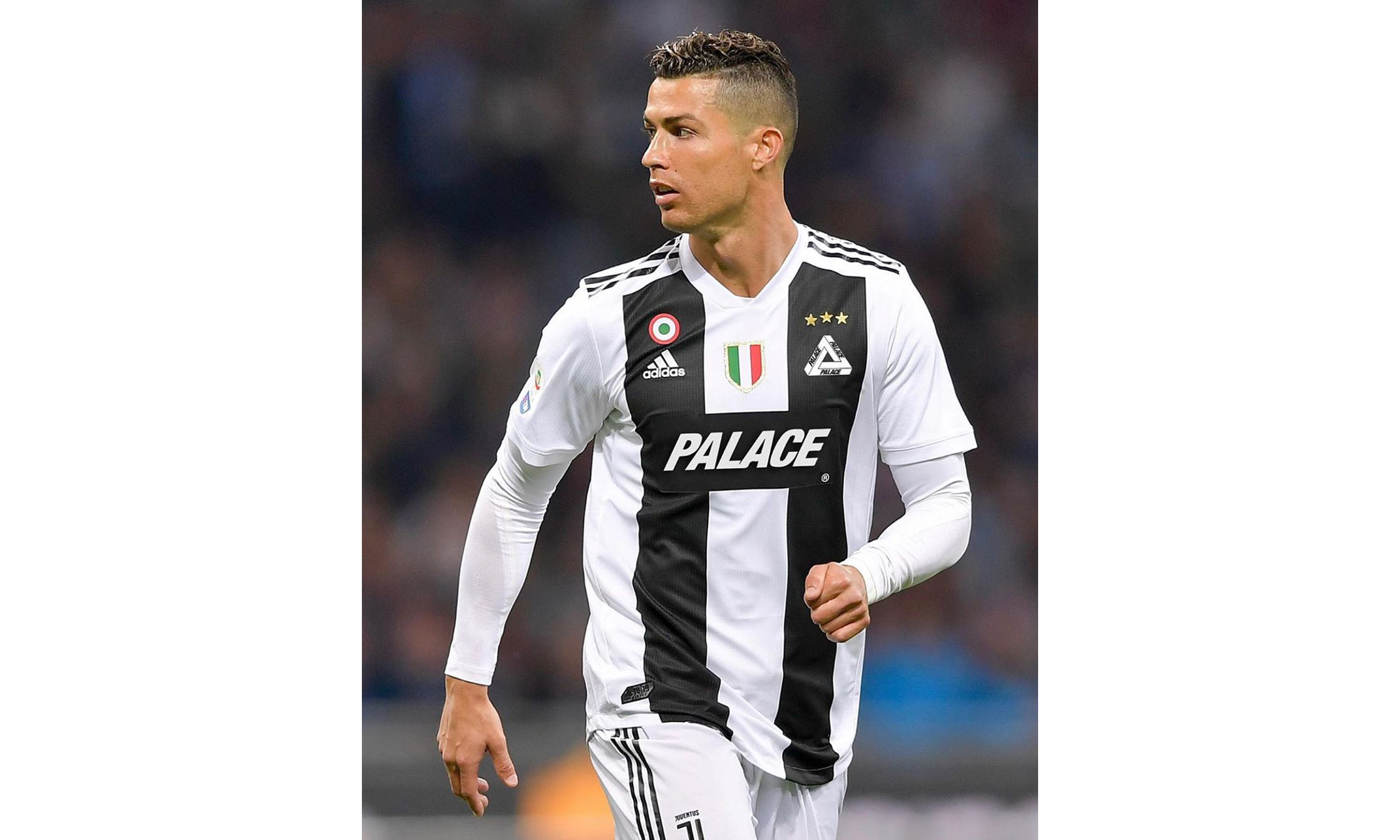 前锋单刀破门，决绝果断引喝彩（前锋单刀冷静终结，果敢一击引全场喝彩）