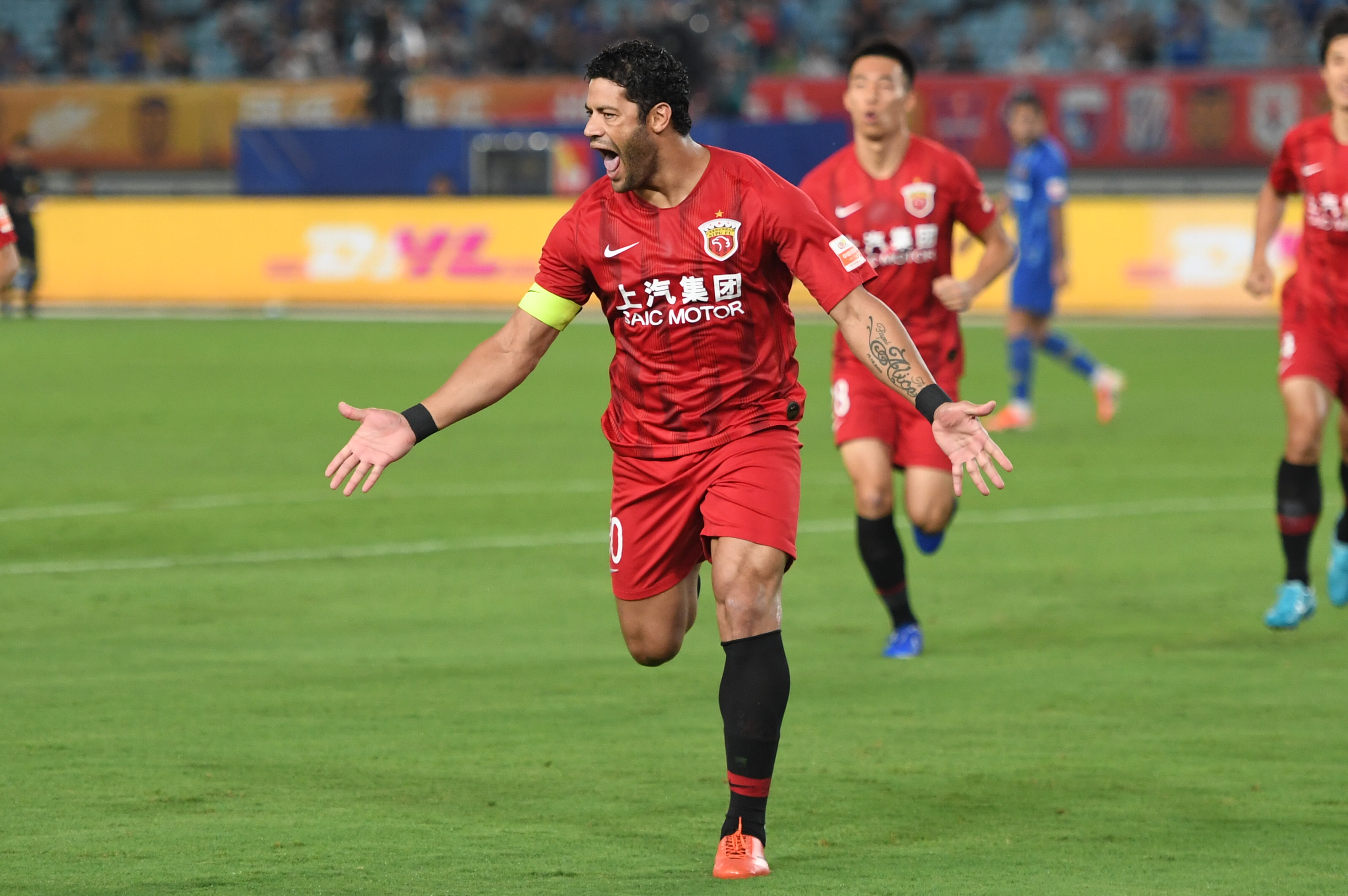 阿斯：拉菲尼亚因为肌肉不适缺战贝蒂斯，他能出战下场欧冠（阿斯：拉菲尼亚肌肉不适无缘战贝蒂斯，预计下场欧冠可复出）