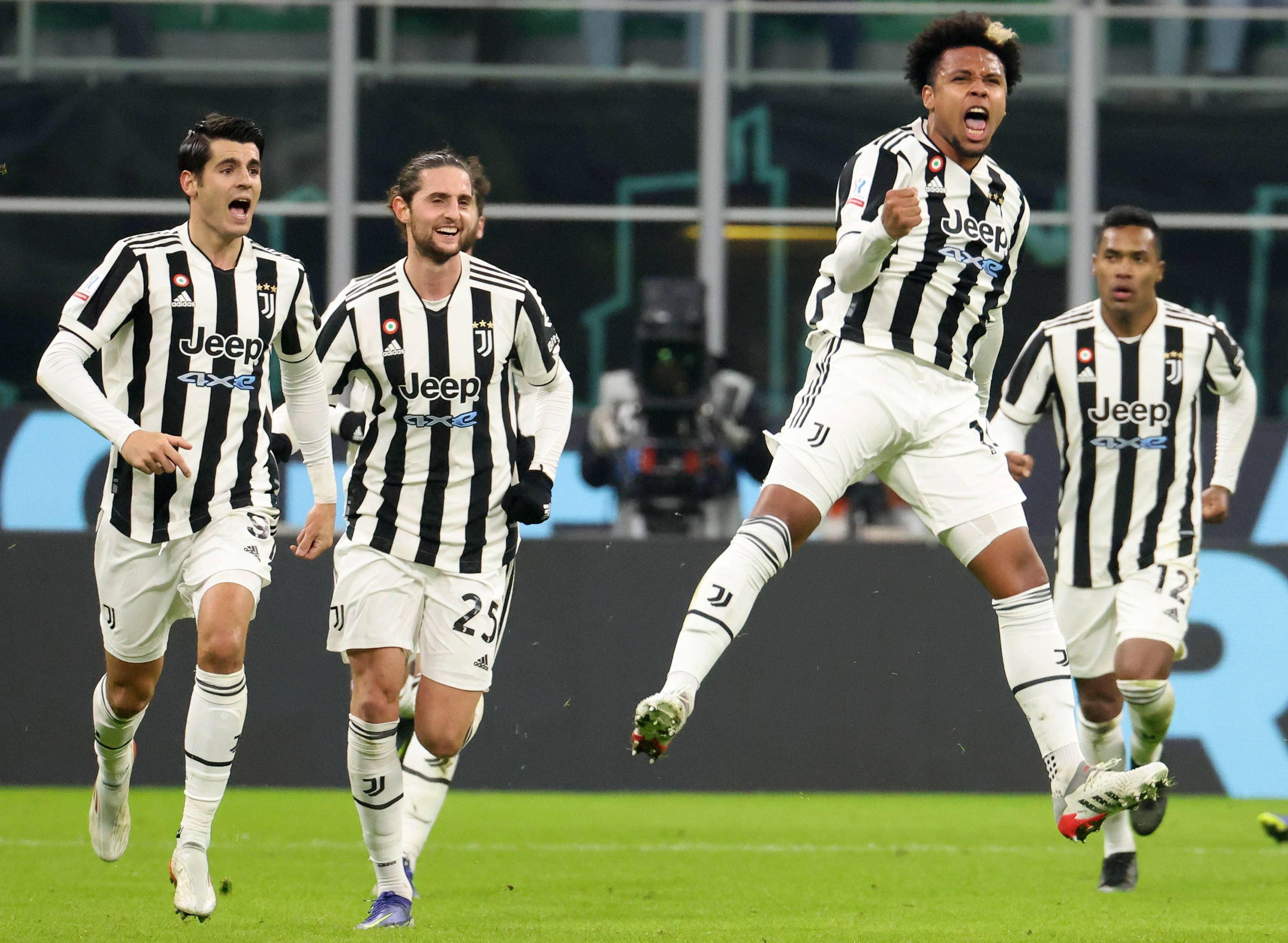 成都蓉城祝贺重庆铜梁龙成功冲超：我们携手展现西南足球风采（成都蓉城向重庆铜梁龙晋级中超致贺：携手彰显西南足球魅力）