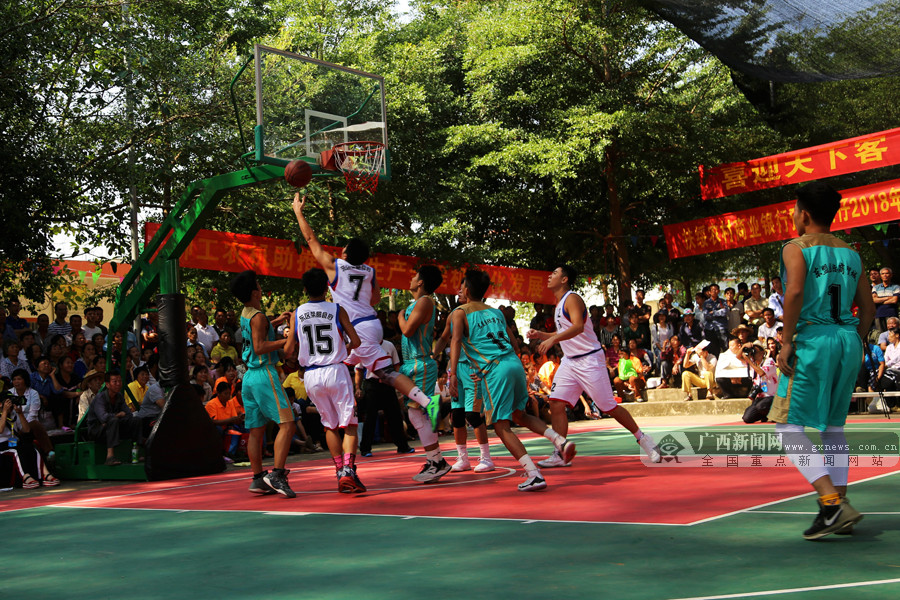 齐达内空降上海！回应 “齐玄宗” 标签，揭秘欧冠三连真相（齐达内现身上海，回应“齐玄宗”外号，解码欧冠三连背后的故事）