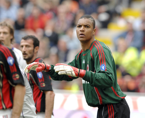 进攻状态惨淡！勇士&鹈鹕首节三分21中2仅得35分（进攻低迷：勇士与鹈鹕首节三分21投仅2中，合计仅35分）