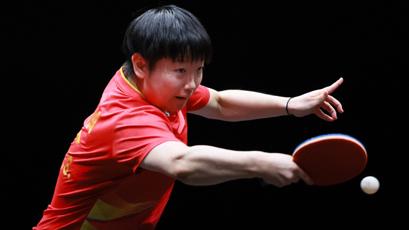 7胜破咒！肘伤缠身的郑钦文为何能硬刚TOP10？（肘伤未愈，郑钦文何以斩获七胜打破TOP10魔咒？）