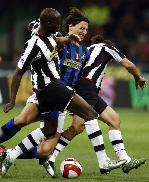 利物浦萨拉赫末段进球险胜热刺（萨拉赫终场前破门助利物浦险胜热刺）