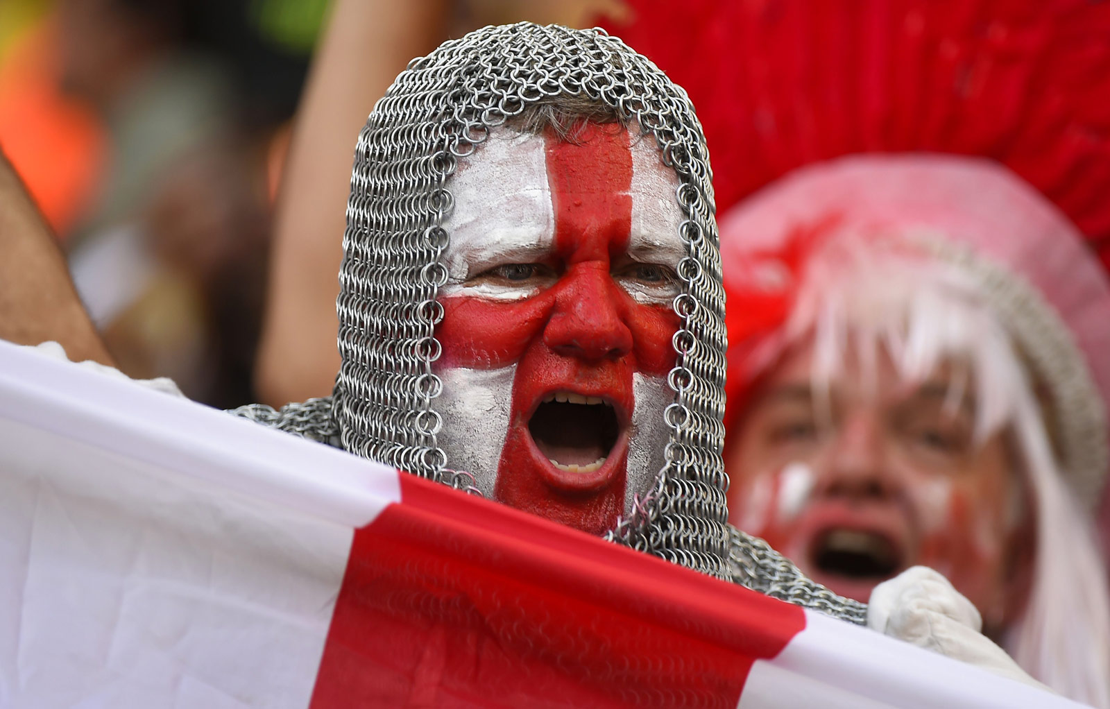 克罗斯：绿茵场上的精准指挥官（克罗斯：中场的精密调度师）