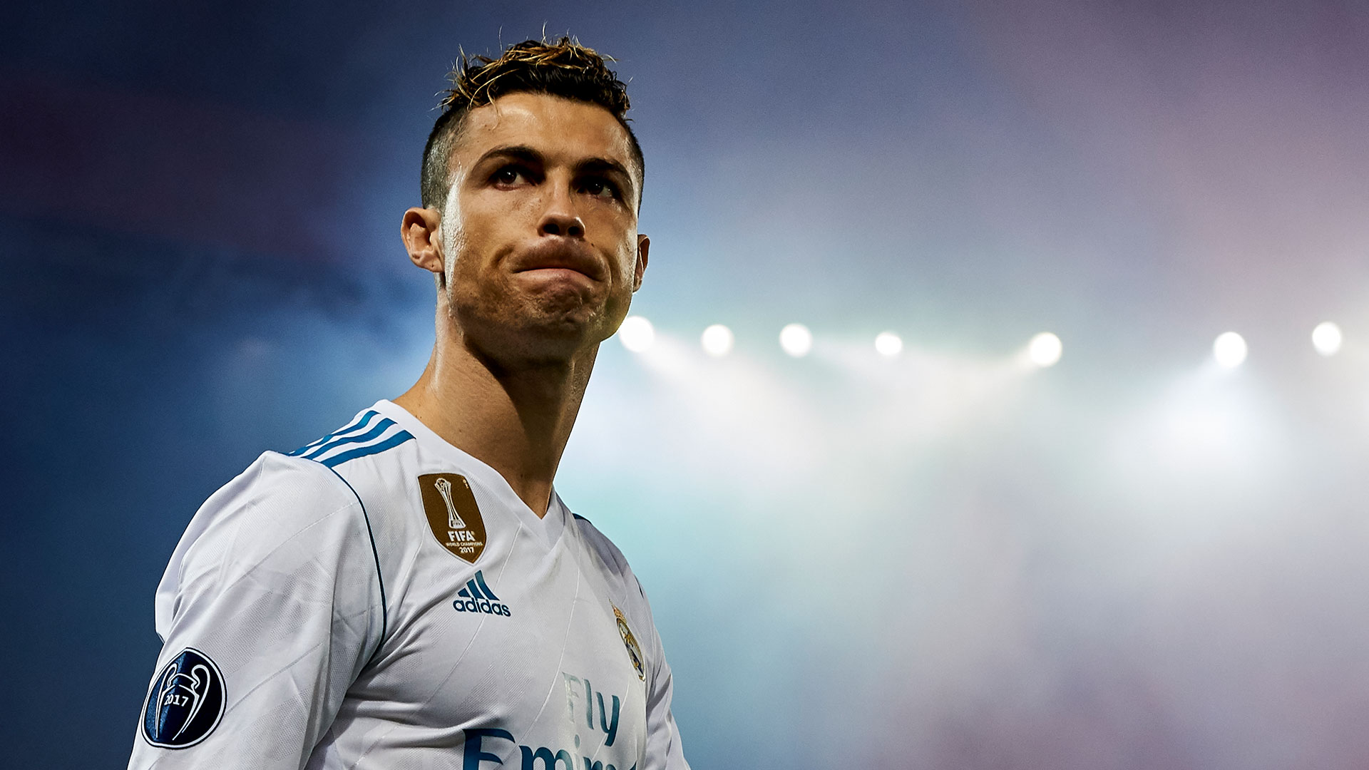 卡利亚里主帅：我在球员时代盯防过C罗，那真是令人激动（卡利亚里主帅：球员时代曾盯防C罗，令人热血沸腾）