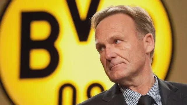 今晚，上海海港门将颜骏凌首发出场，迎来了他代表俱...（上海海港门将颜骏凌今晚首发，迎来代表球队的新里程碑）