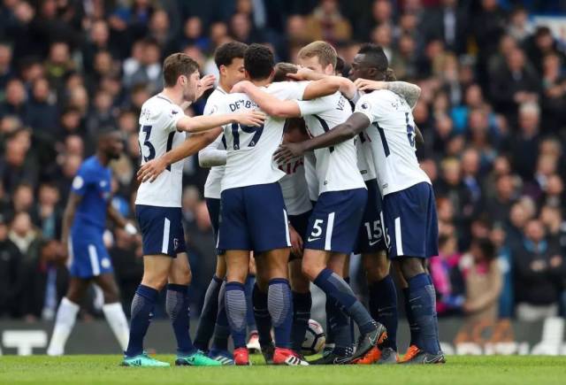 半场战报：多特0-1勒沃库森，马扎破门，格里马尔多助攻（半场战况：勒沃库森暂1-0领先多特，格里马尔多助攻马扎破门）